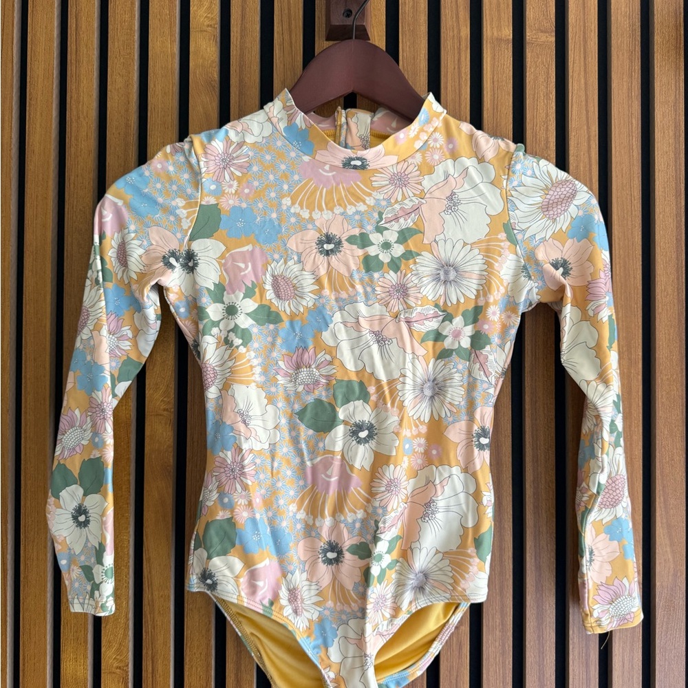 O'Neill Blue and Pink Rashguard Swimwear 8/10